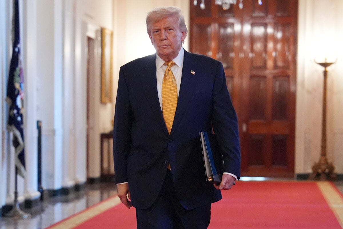 Trump zaloval Wall Street Journal a Murdocha o miliardy