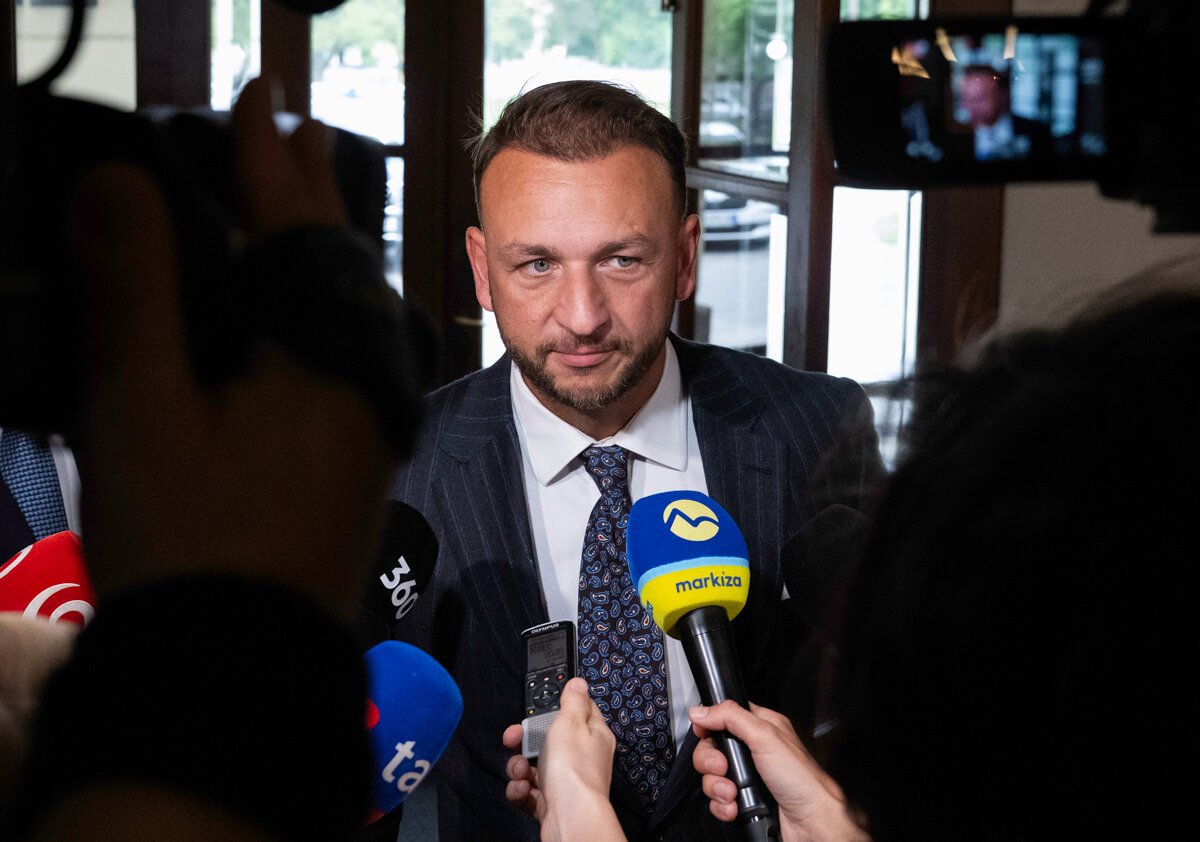 Hlas je pripraveny debatovat o znizeni krajov tvrdi Sutaj Estok