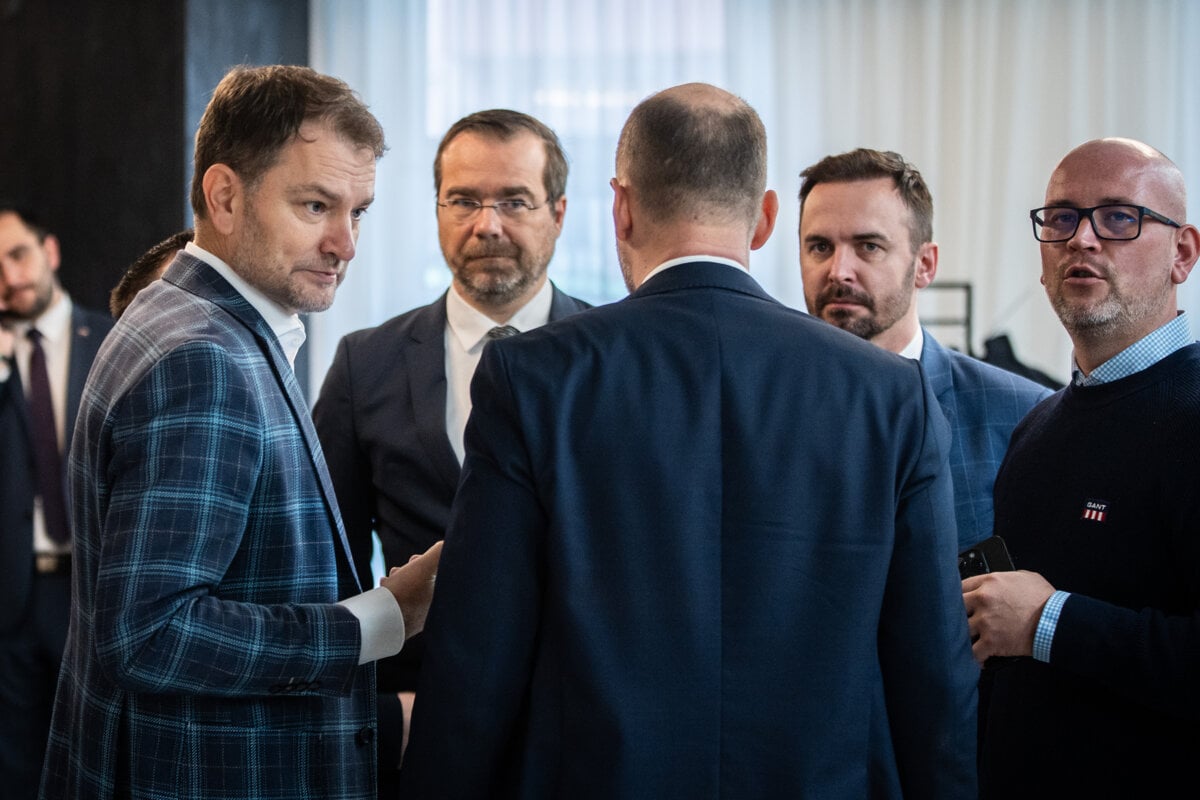 Hnutie Slovensko kritizuje tendre na zachranky Saska vyzyva na odchod