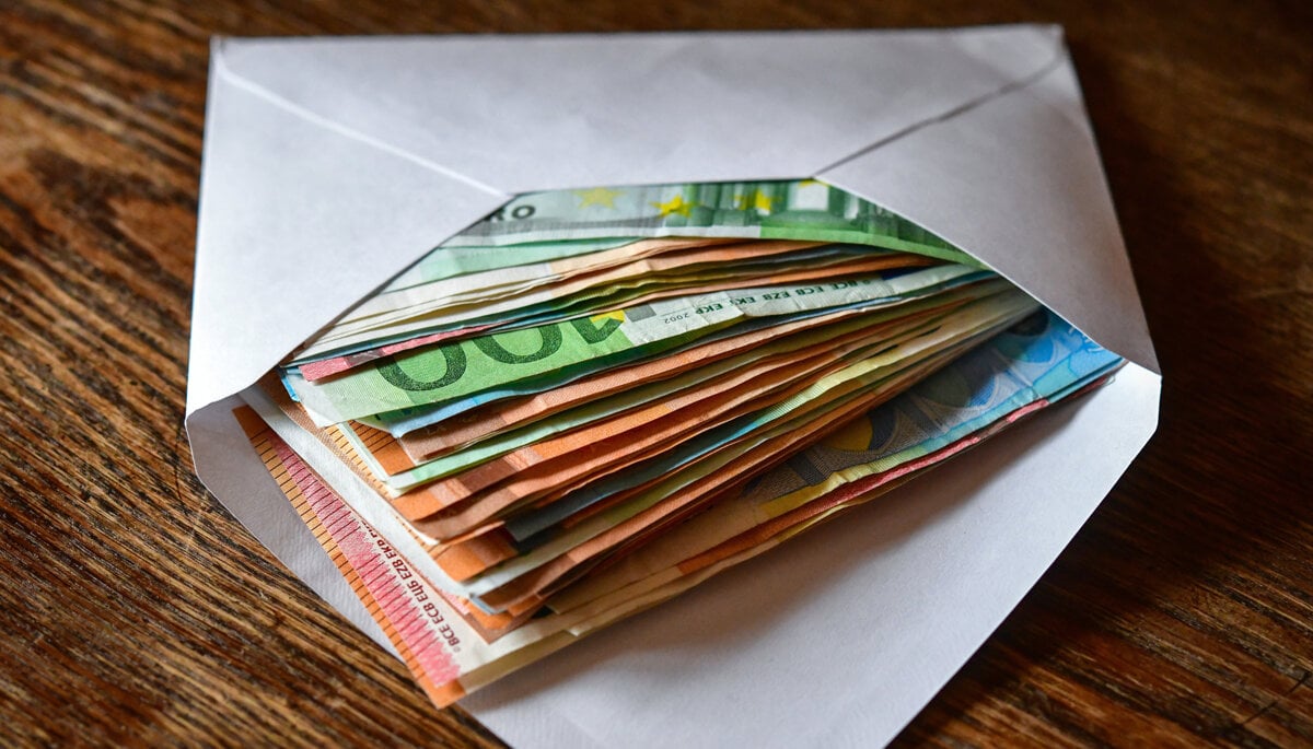 Od troch seniorov vylakali viac ako 30 tisic eur