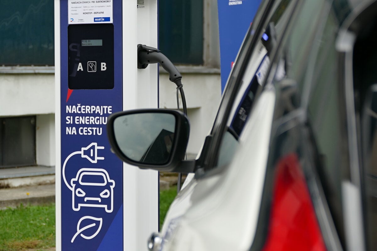 Pocet elektromobilov na slovenskych cestach presiahol 20 tisic