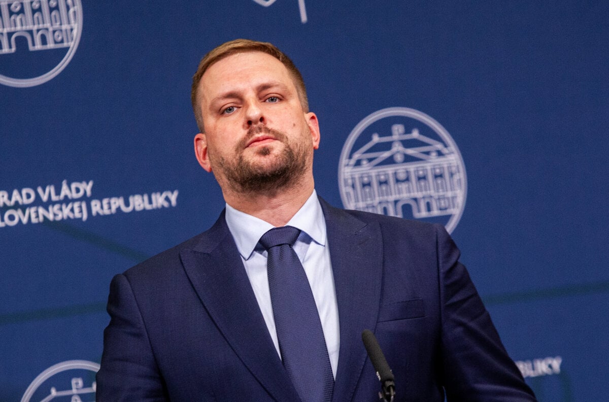 Sasko zatial nepovedal ci zrusi tender Szalay predpoveda ministrov koniec