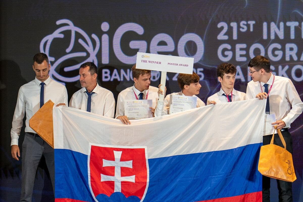 Slovenski studenti v Bangkoku excelovali a vyhrali