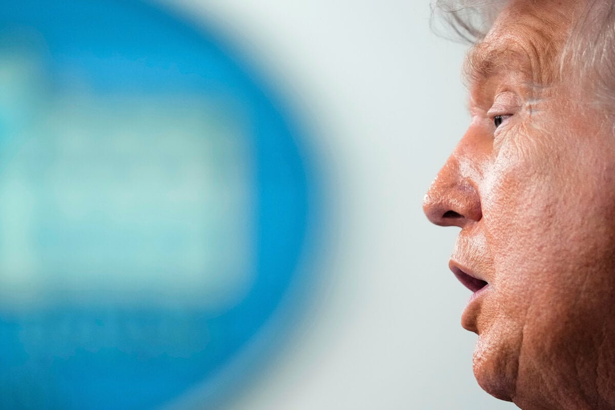 Trump naznacil ze clo na dovazane polovodice moze dosiahnut 300 percent