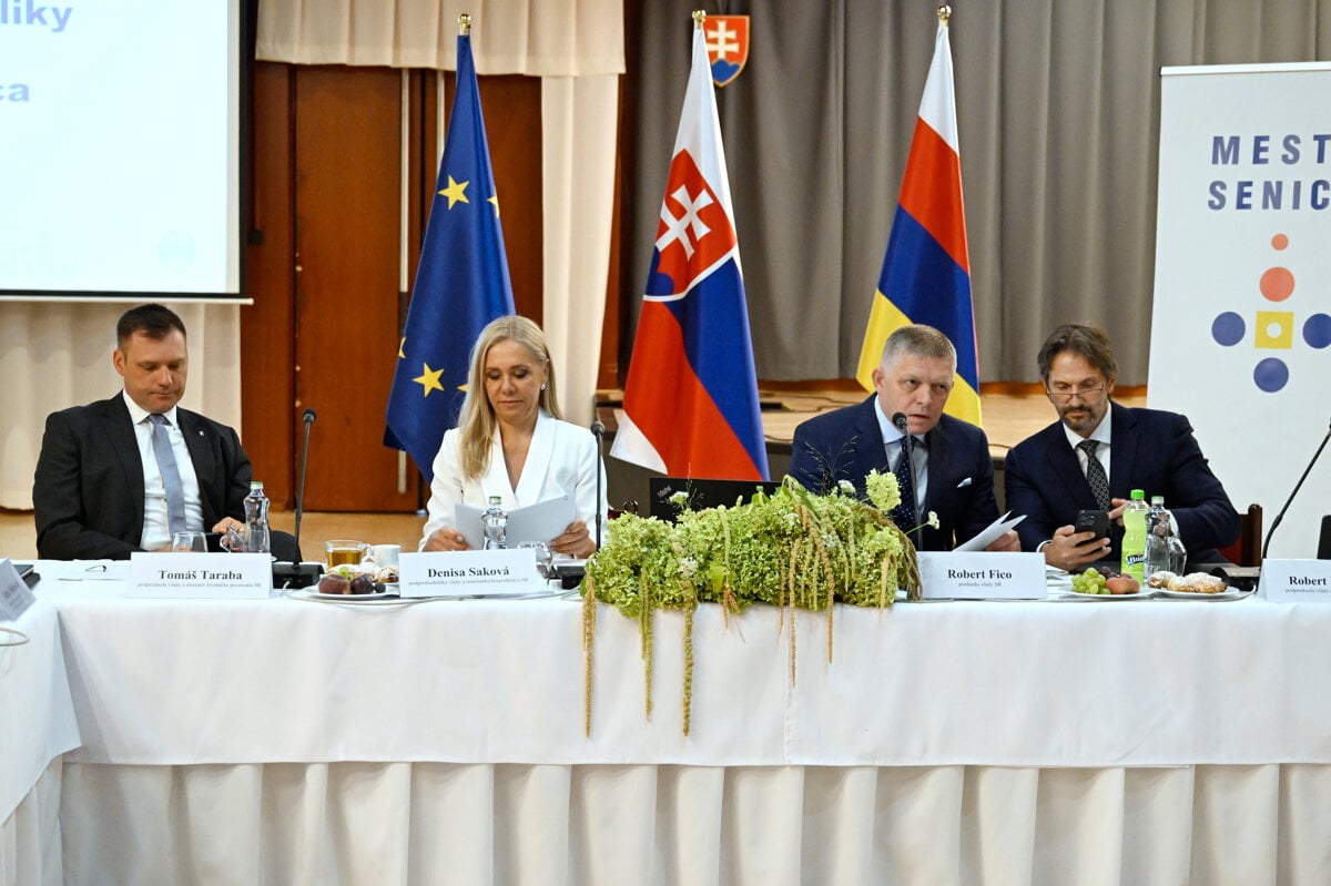 Vlada vyclenila vyse dva miliony eur okresom