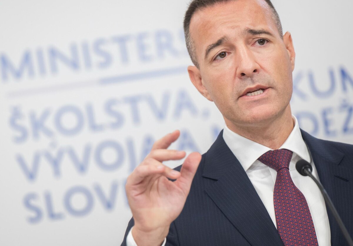 Drucker chce hladat uspory racionalizaciou skol