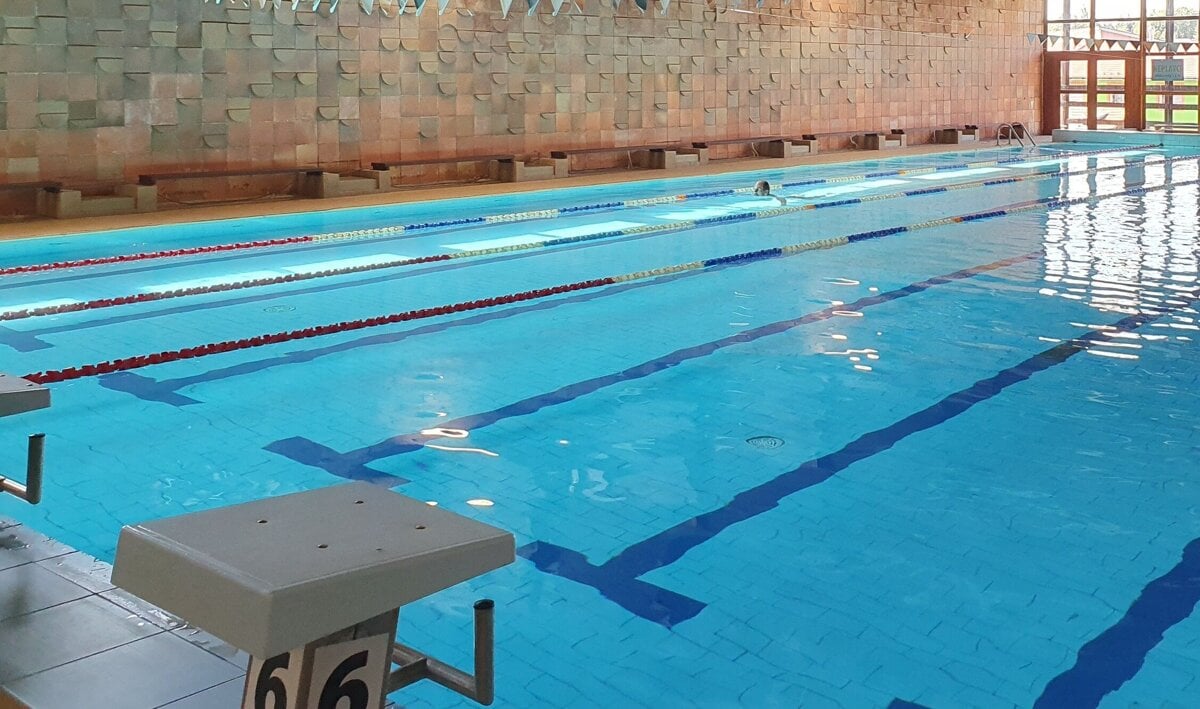 K gymnaziu v Kralovskom Chlmci pribudne kryta plavaren