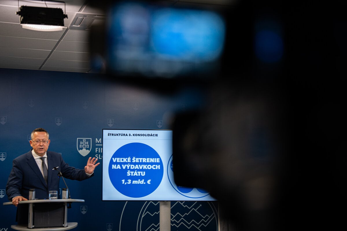 Konsolidacia v praxi Statny podnik SEPS nakupil limuziny
