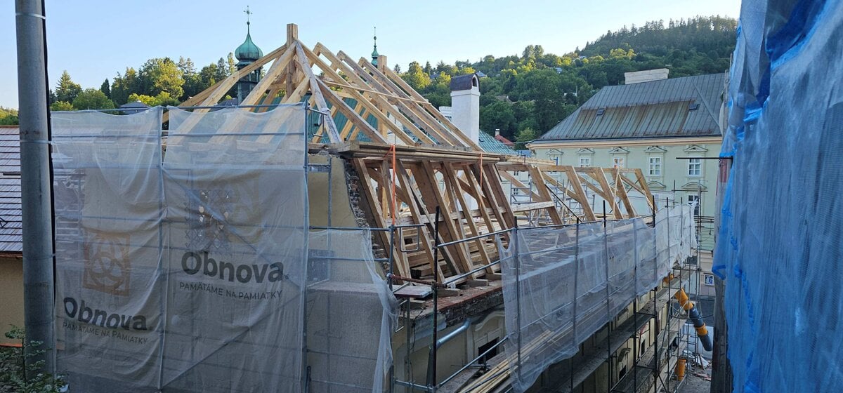Po poziari v Banskej Stiavnici vstava krov z popola