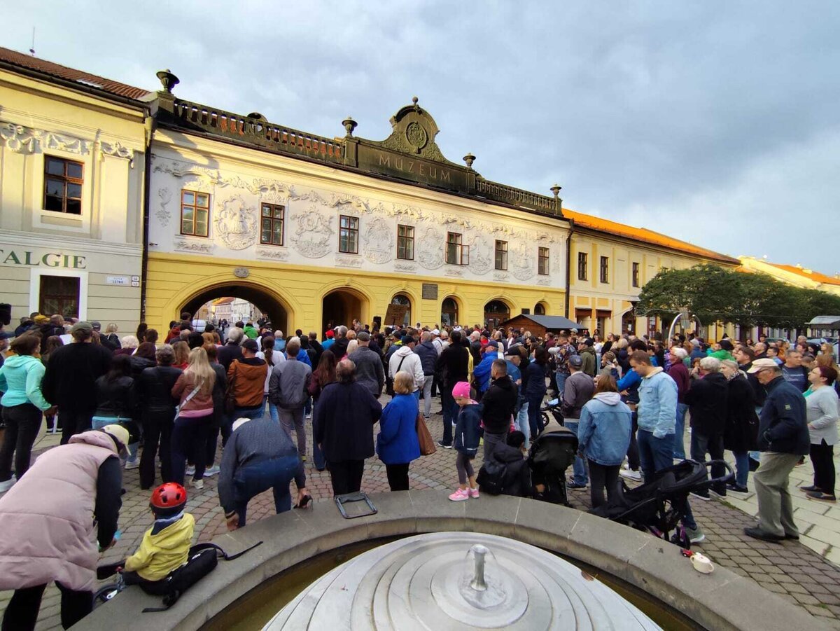 Politikom sa nefandi politici sa kontroluju