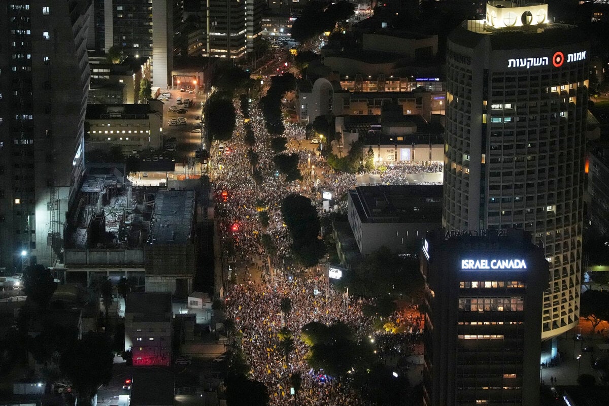 Tisicky demonstrantov v Izraeli vyzvali Trumpa aby skoncil vojnu v Gaze
