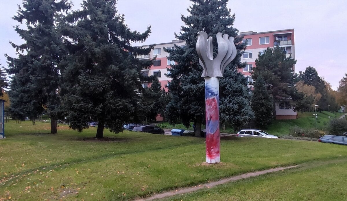 Banovska radnica ma odstranit statny znak