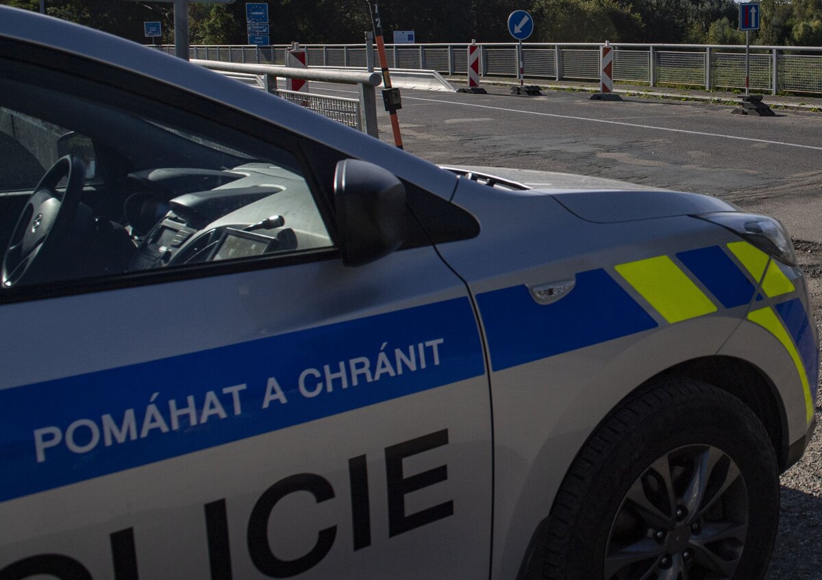 Ceska policia obvinila 13 ludi z organizovania nelegalnych migrantov