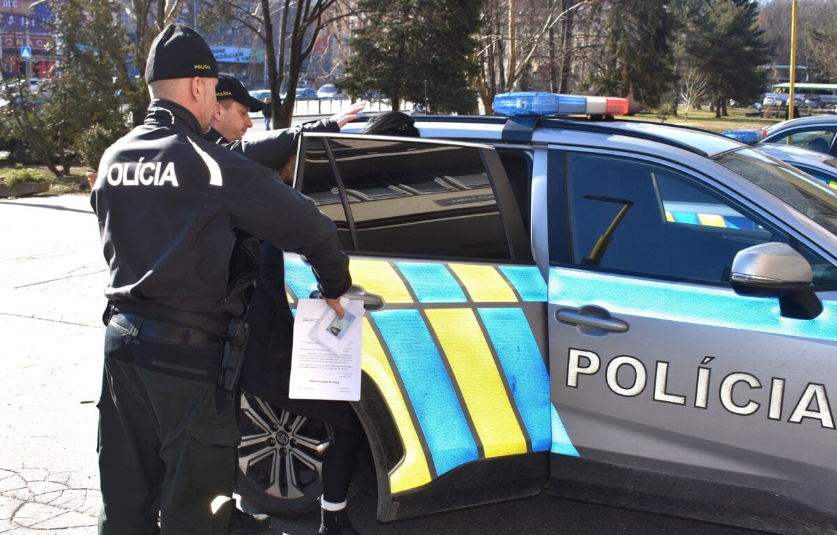 Dvaja agresori utocili nozmi na muza a zenu
