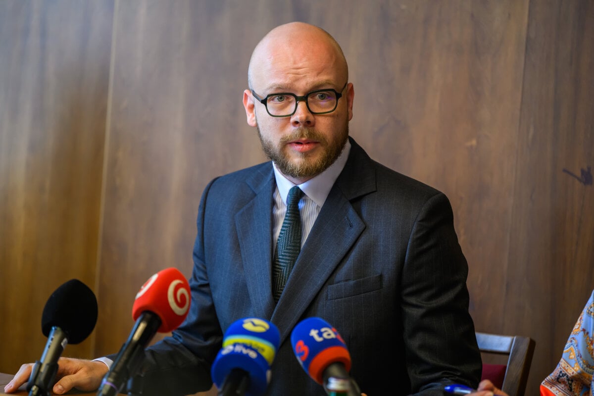 PS kritizuje ministra Saska tvrdi ze nesplnil sluby
