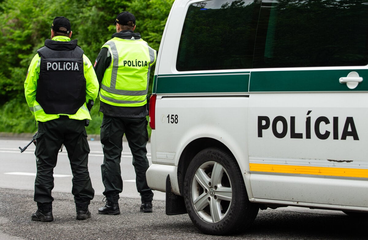 Policia uzavrela cestu z Lomnice do Starej Lesnej