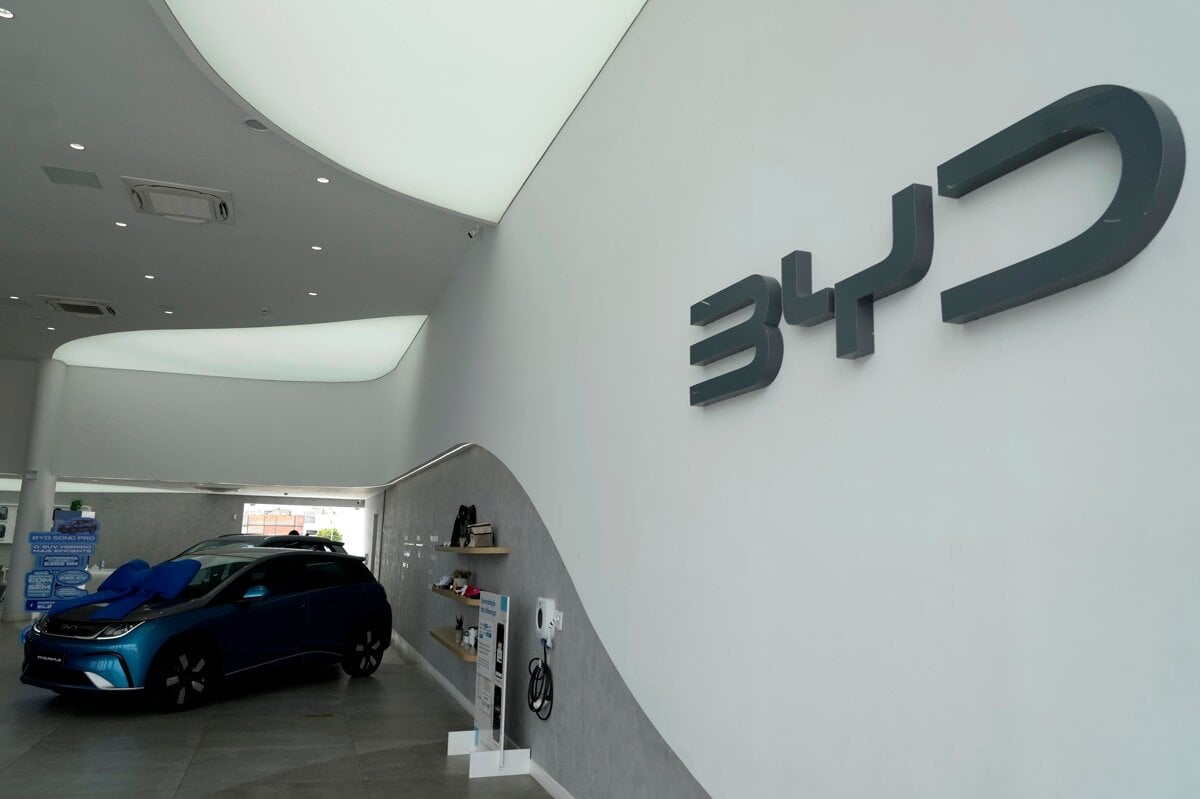 Zisk cinskeho vyrobcu elektromobilov BYD klesol o tretinu