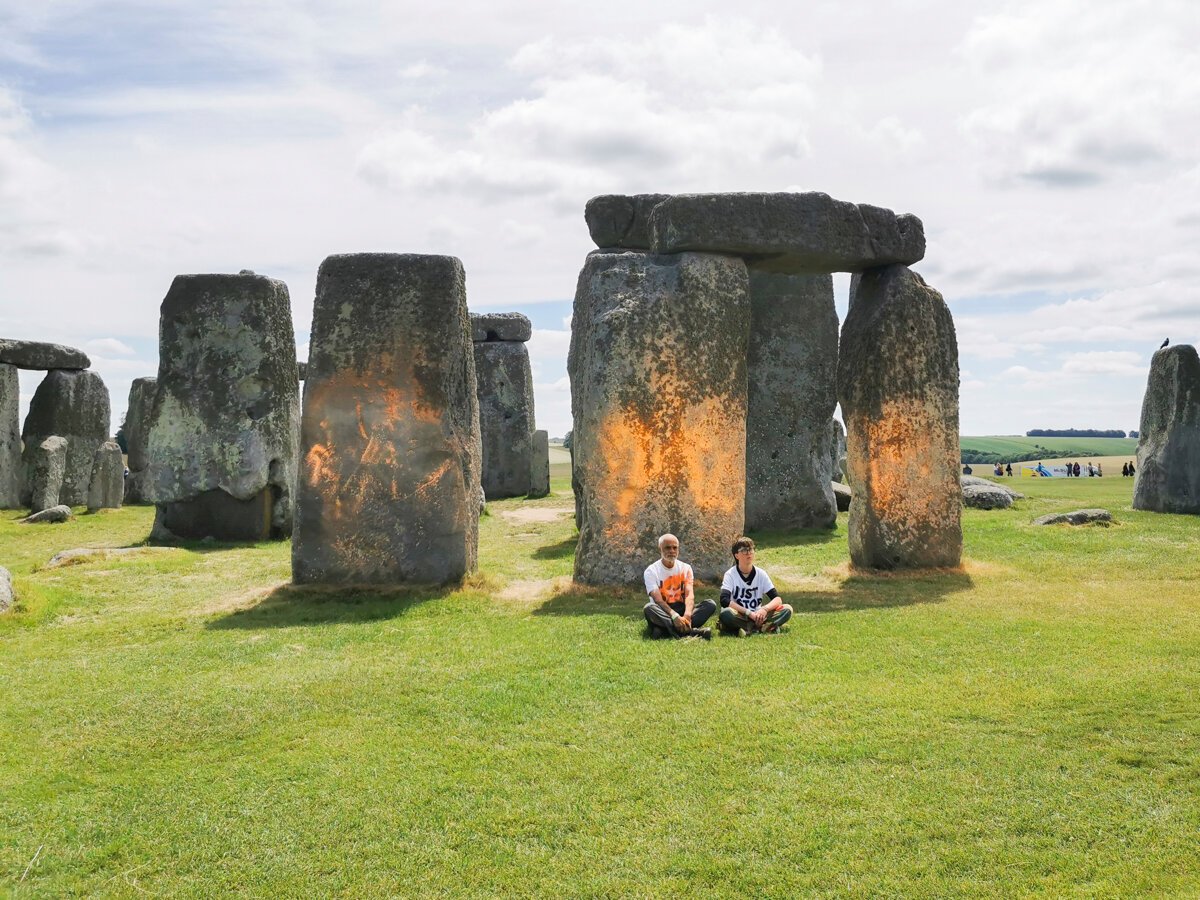 Britsky sud zbavil obvineni aktivistov za postriekane Stonehenge