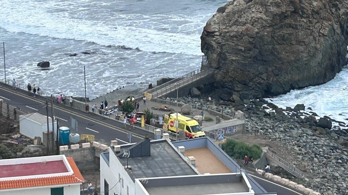 Na Tenerife pri rozburenom mori zomreli traja ludia