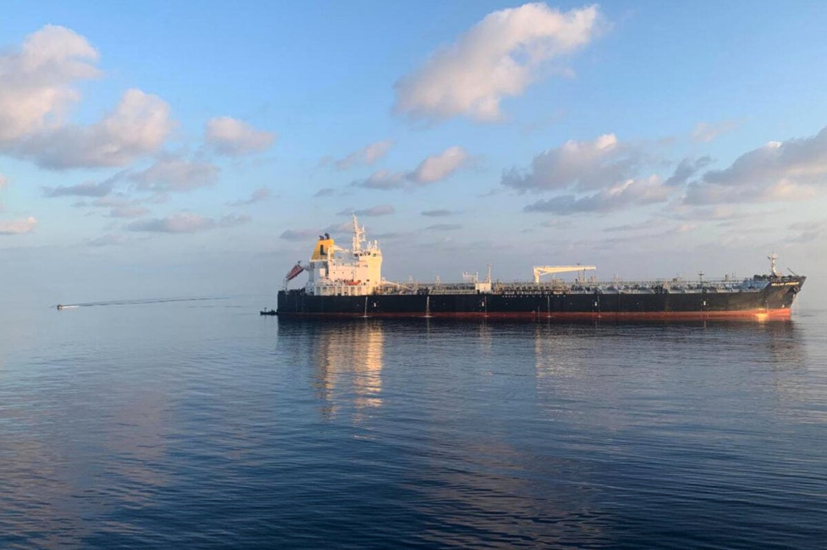 Namorne sily EU zachranili posadku tankera pri Somalsku