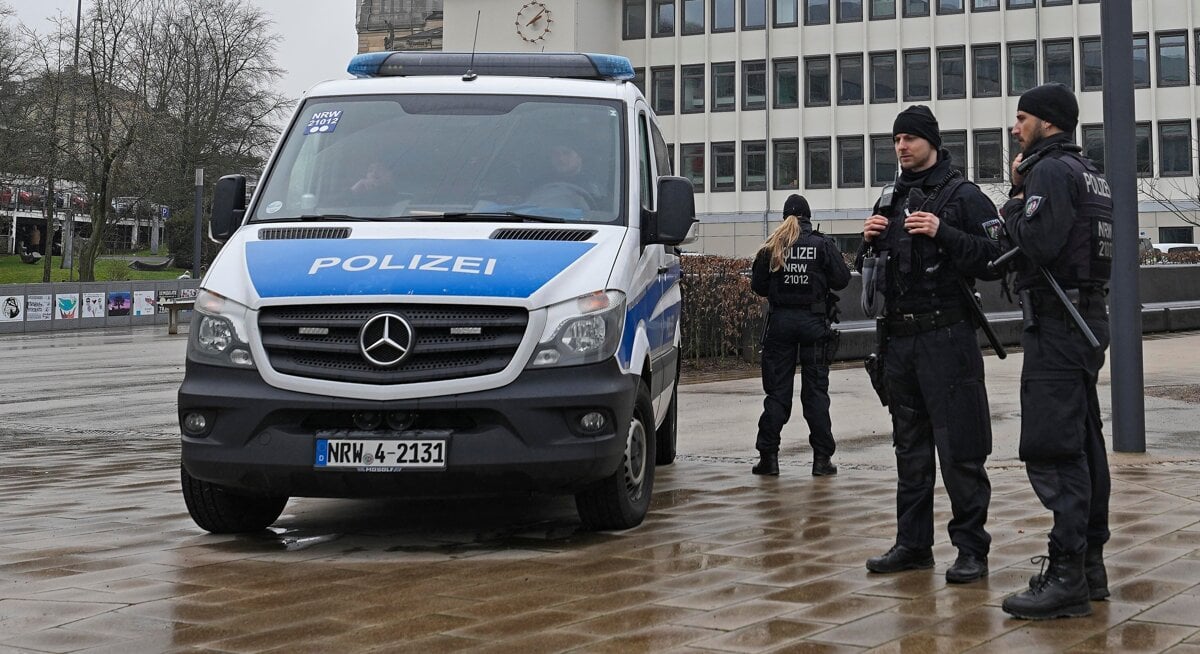Neznami pachatelia v Hamburgu podpalili auto poslanca AfD