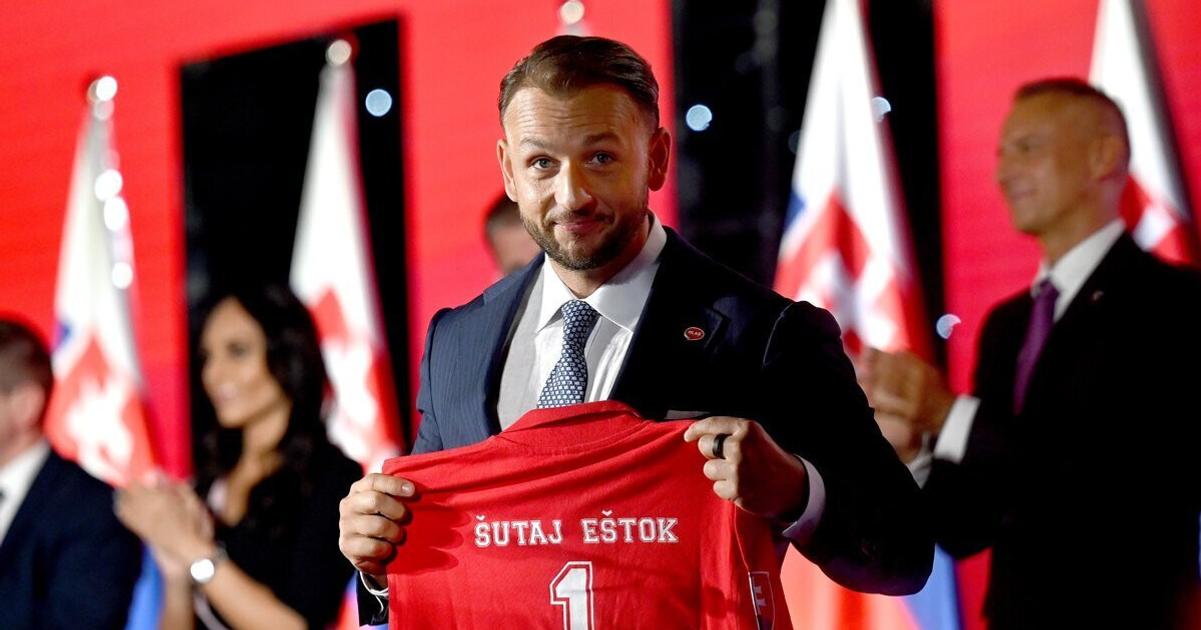 Po ustave vlada pokracuje v spore s Bruselom
