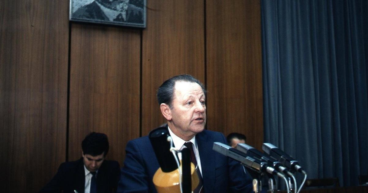 Preco konspiracia o komunistickom puci nesedi