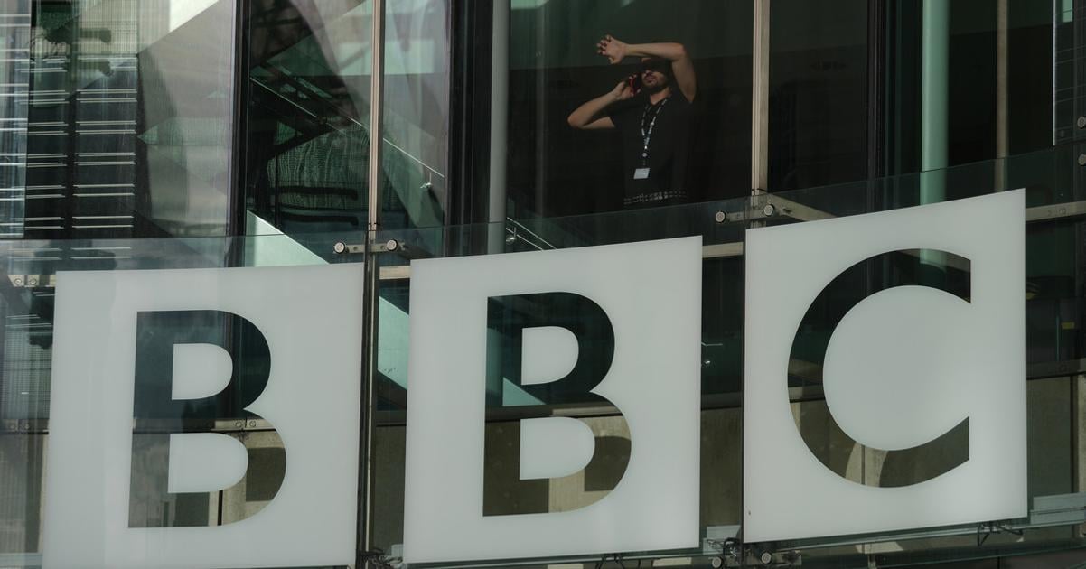 Predseda rady BBC chce bojovat proti Trumpovej zalobe