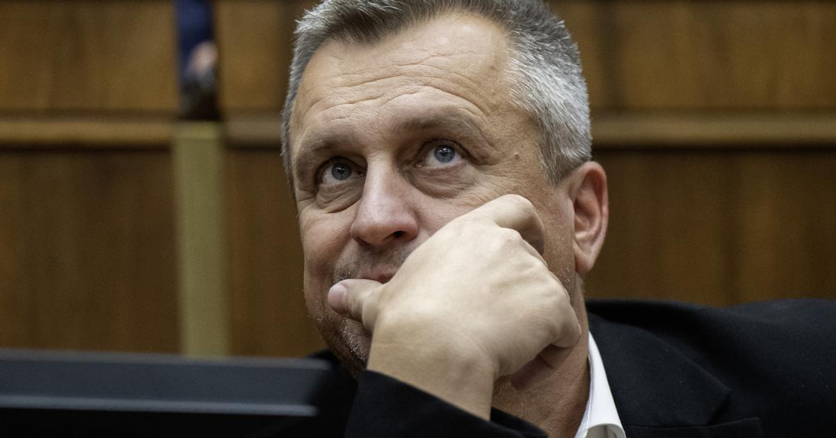 Danko Nechapem preco prezident ponizuje Sutaja Estoka pri zakone o zmene UOO