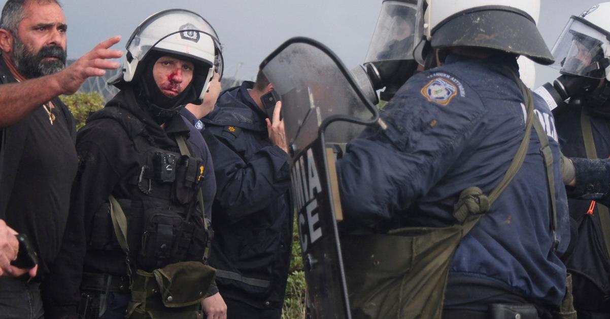 Gecko Na Krete doslo k stretom medzi policajnymi a protestujucimi farmarmi