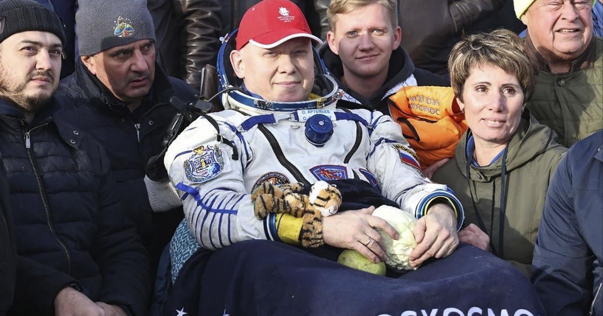 Kozmonauta Artemieva vyradili z posadky Crew 12 udajne fotil