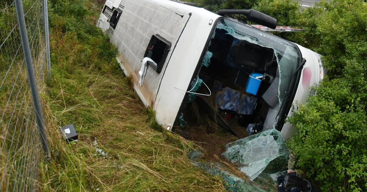 Na severe Vietnamu sa prevratil autobus zomrelo devat ludi