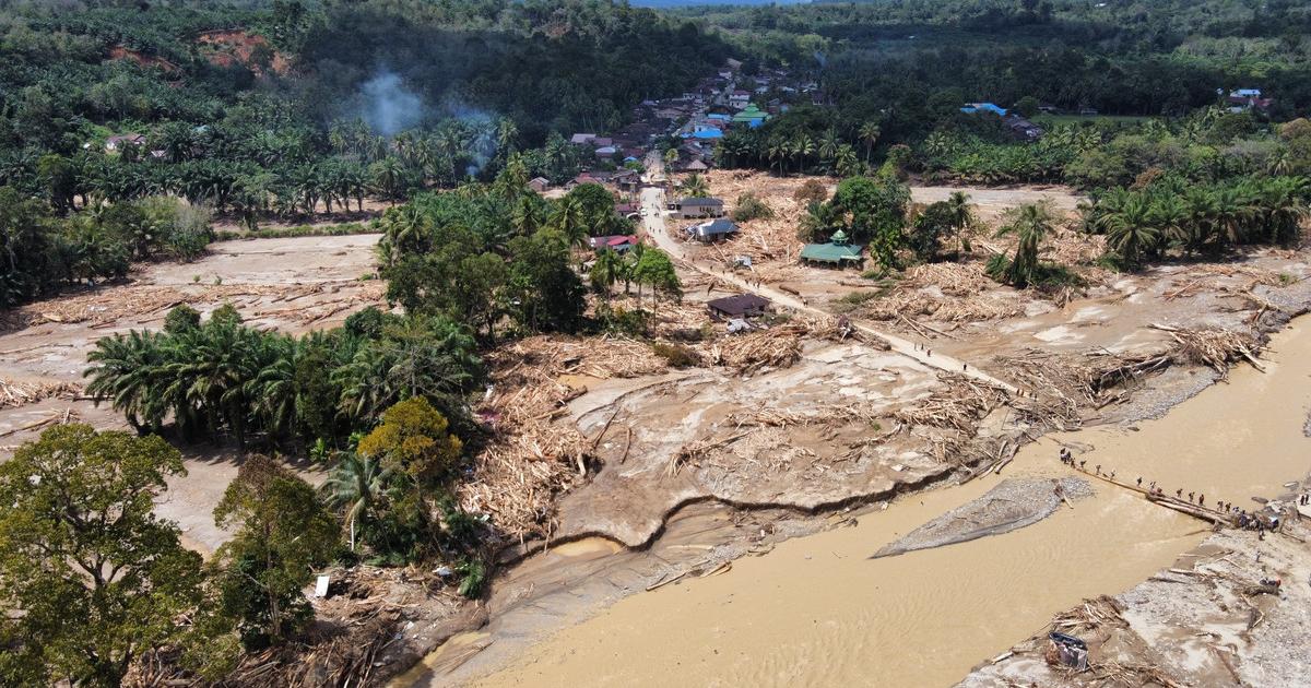 Pocet obet povodni a zosuvov pody na Sumatree presiahol 800