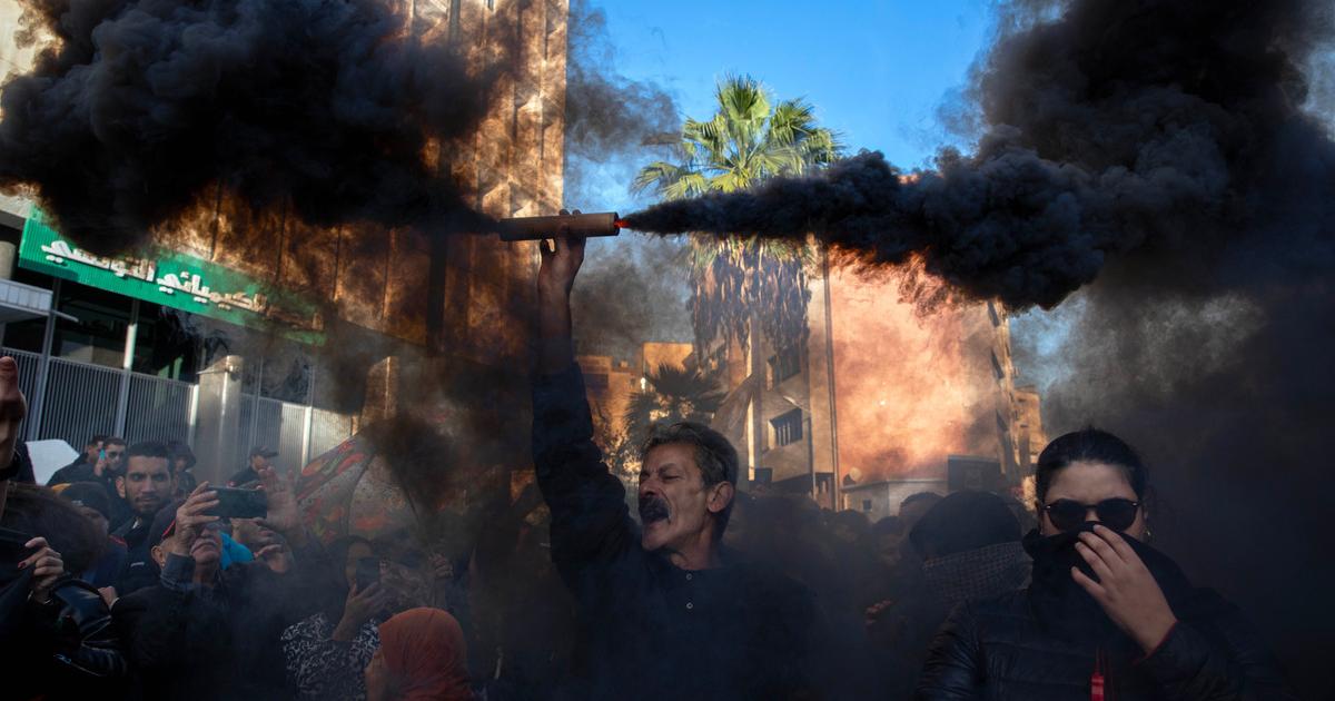 Tunisane pokracuju v protestoch prezidentovi vycitaju zasahy voci opozicii