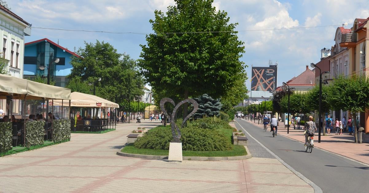 V Humennom Neznu pripomina tabula Michalovce nemaju pamatnik