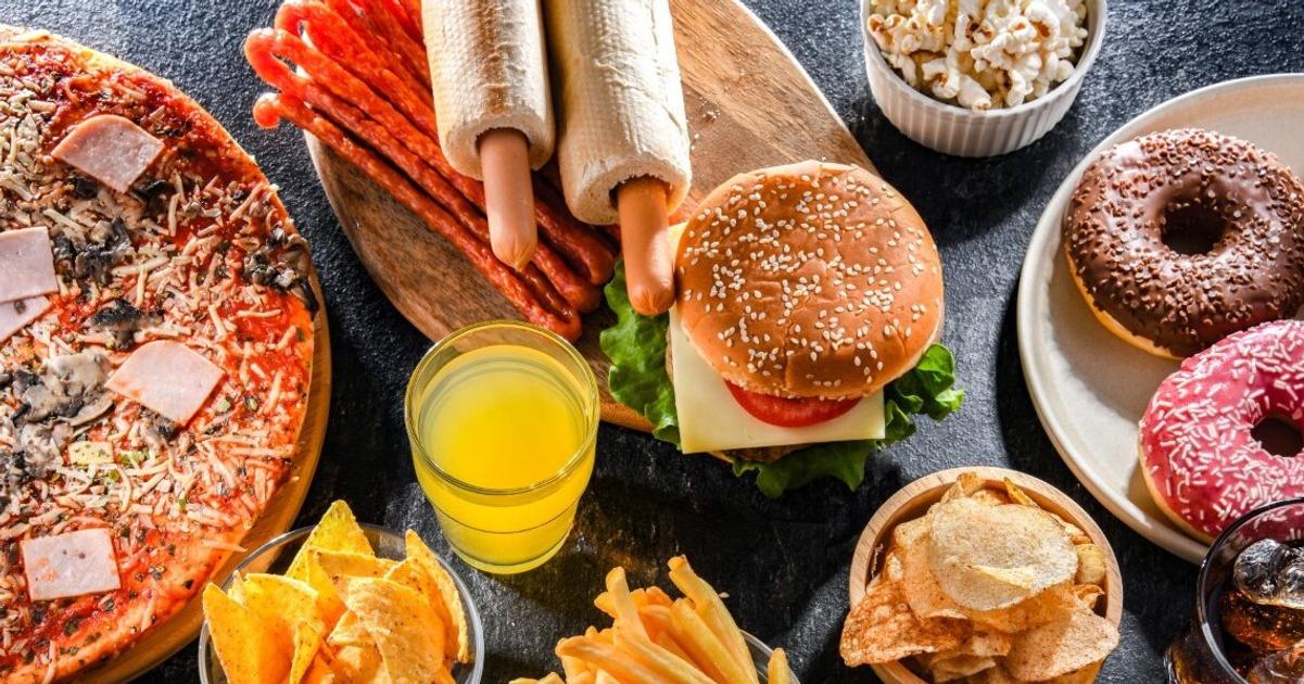 Britania zakazala reklamy na junk food v televizii a online