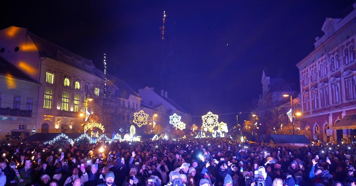 Kosice Novorocne oslavy na Hlavnej ulici 12000 ludi