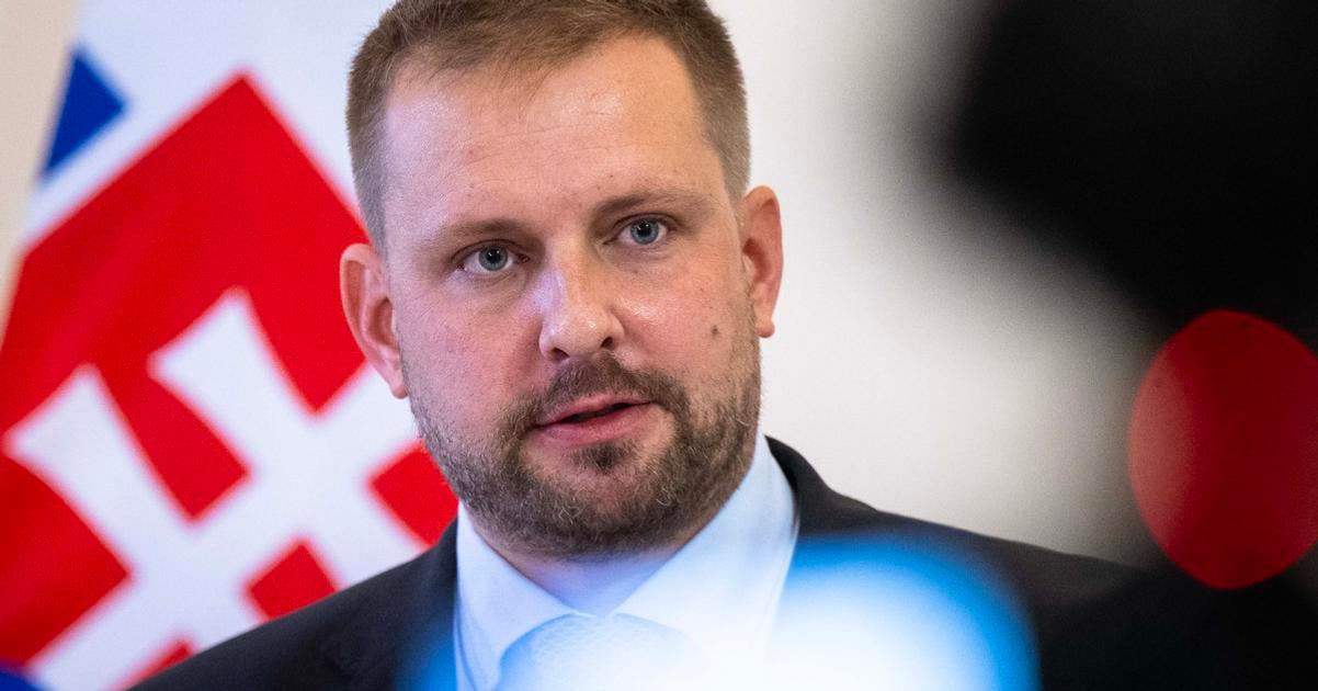 Minister Sascko predstavil poslancov plan narodne nemocnice vo Vajnoroch