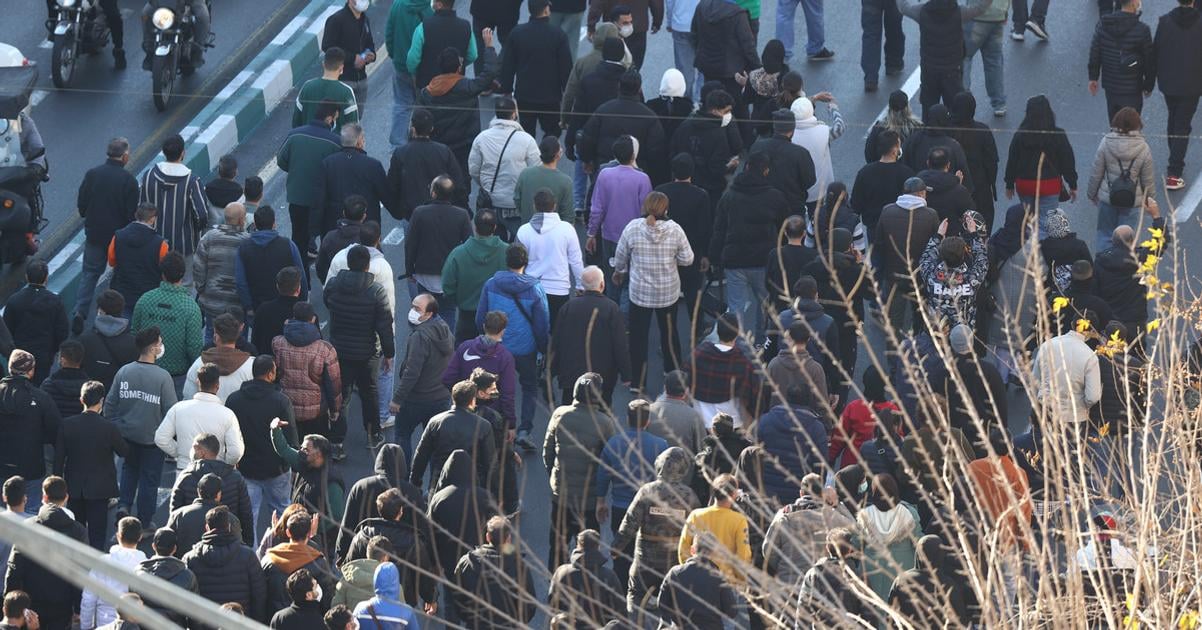 Od zaciatku protestov v Irane zahynulo 35 ludi