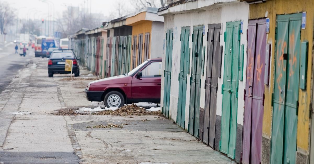 Partizanske Mesto zrusi garaze na Stroj arenskej ulici