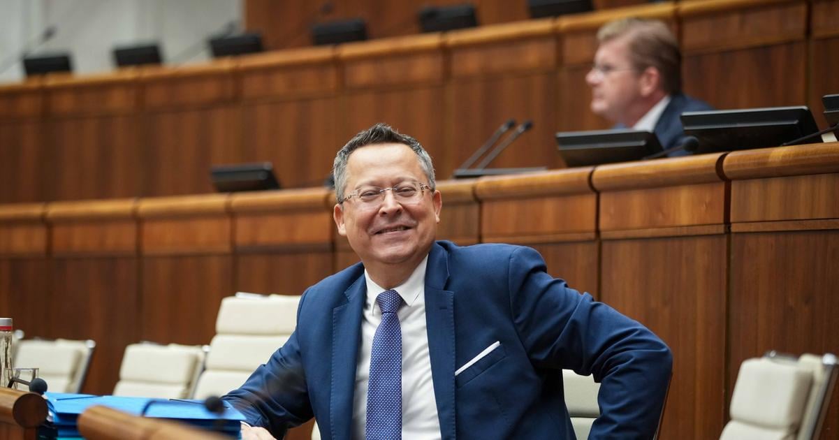 Stat si opat pozicia od Slovakov Na pokrytie deficitu potrebuje stovky milionov eur