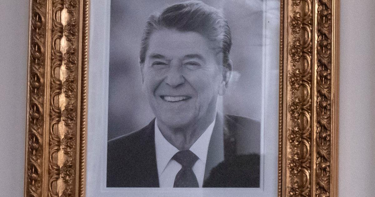 USA Zomrel syn exprezidenta Ronalda Reagana Michael Reagan mal 80 rokov