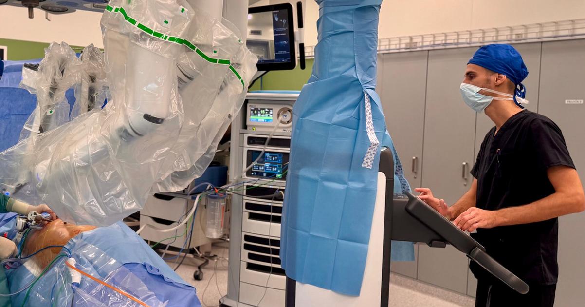 V nemocnici v Saci operuju robotom zlozitu urologiu