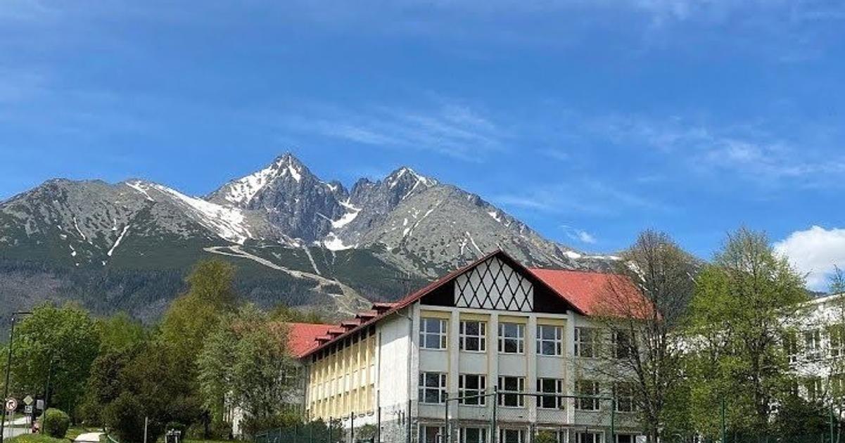 VYSOKE TATRY Obcianska iniciativa vratme zivot Tatram odsudzuje sposob odvolania riaditelky ZS v Tatranskej Lomnici vyzyva primatora mesta Vysoke Tatry na odstupenie Korzar Spis a Gemer SME