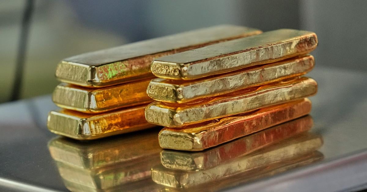 financie zlato kleslo o viac ako 8 percent chvilu sa pohybovalo pod hranicou 5000 usd