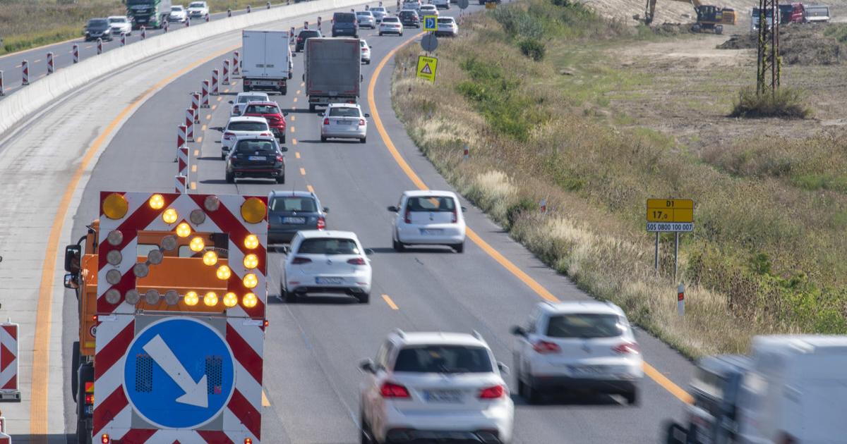 DOPRAVA Pocas 10 rokov pouzivania elektronickej dialnicnej znamky sa jej predalo viac ako 45 milionov kusov