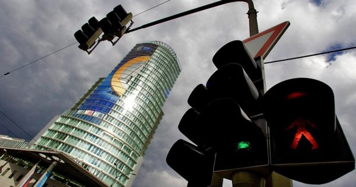 NBS hovori o greckej ceste Stale mame cas aby sme to mali vo vlastnych rukach