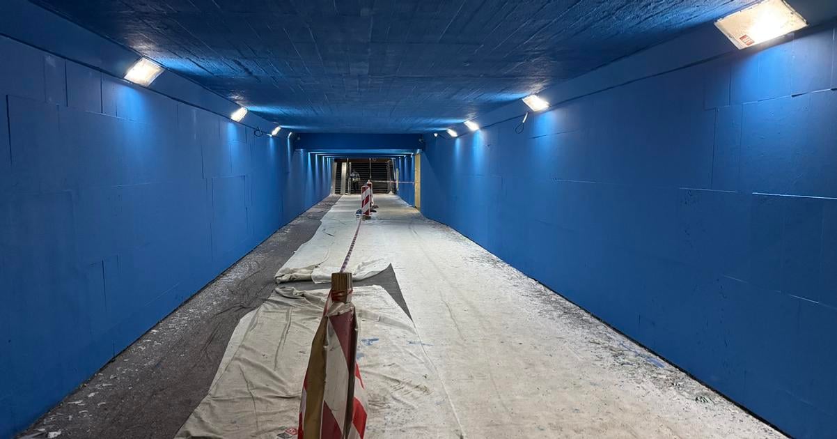 Podchod pod Hasicickou ulicou prechadza obnovou Pribudnu lightboxy a kamenny mur nasvietia