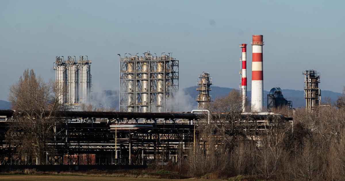 Preco sa Fico zaujima o rusku ropu A predsa tankujeme najdrahsie v regione