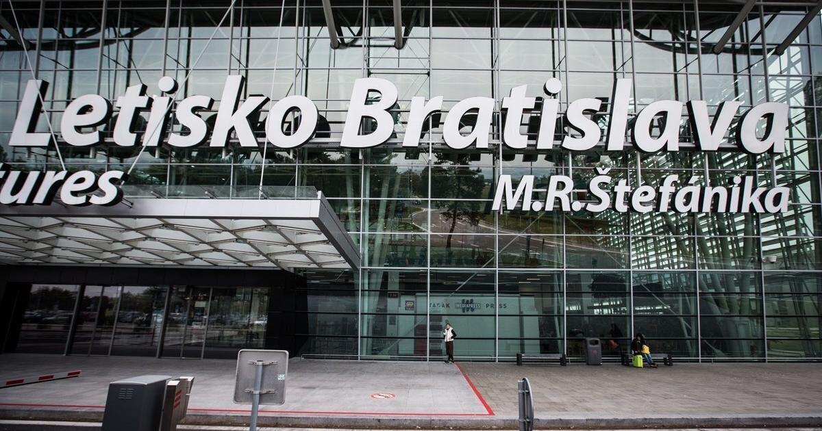 Ryanair nainstaloval na bratislavskom letisku samoobsluzne kiosky